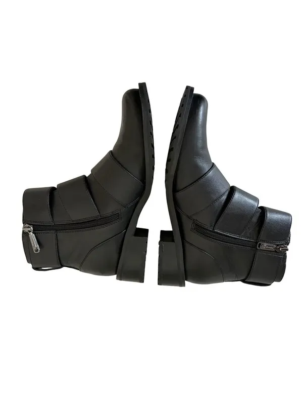 Blondo Women’s Camilla Waterproof Moto Triple Buckle Ankle Boot - Size 7.5 - Image 3