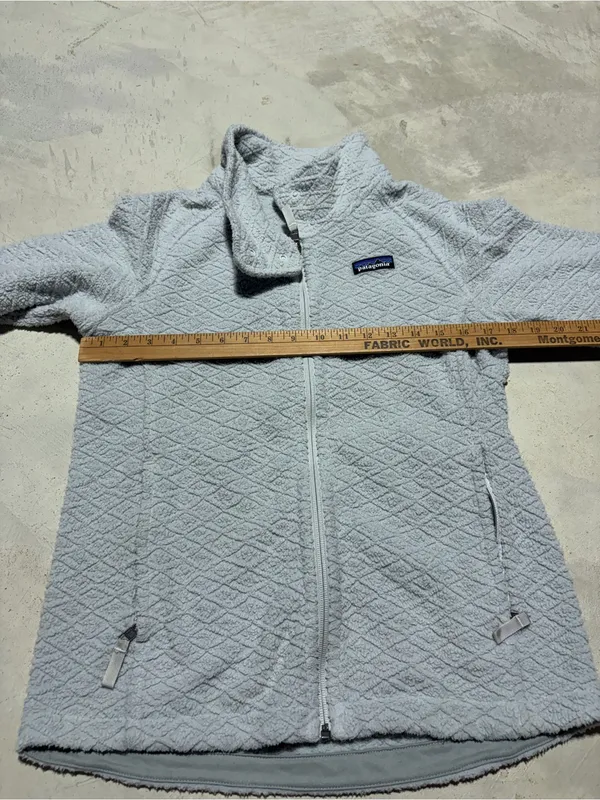 Patagonia Light Gray diamond Capra Fleece Jacket small - Image 4