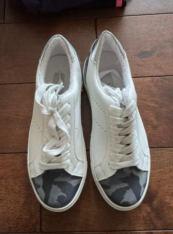 Steve By Steven madden Parody Camo, white, Lace-up Fashion Sneakers Women’s size 7 - Image 3