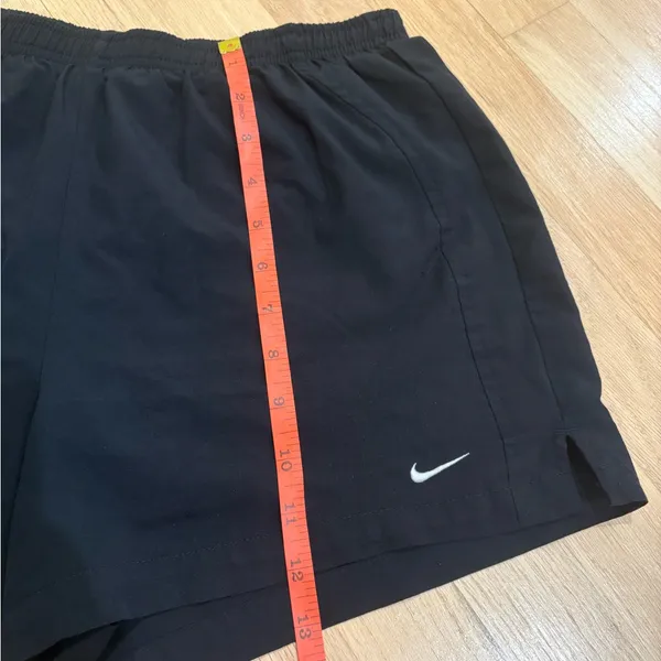 Nike Women's Athletic Shorts - Image 3
