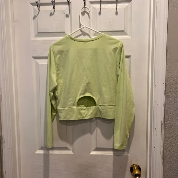 Old Navy Active Cozecore Lime Green Cropped Long‎ Sleeve Cutout Back Top Large - Image 6