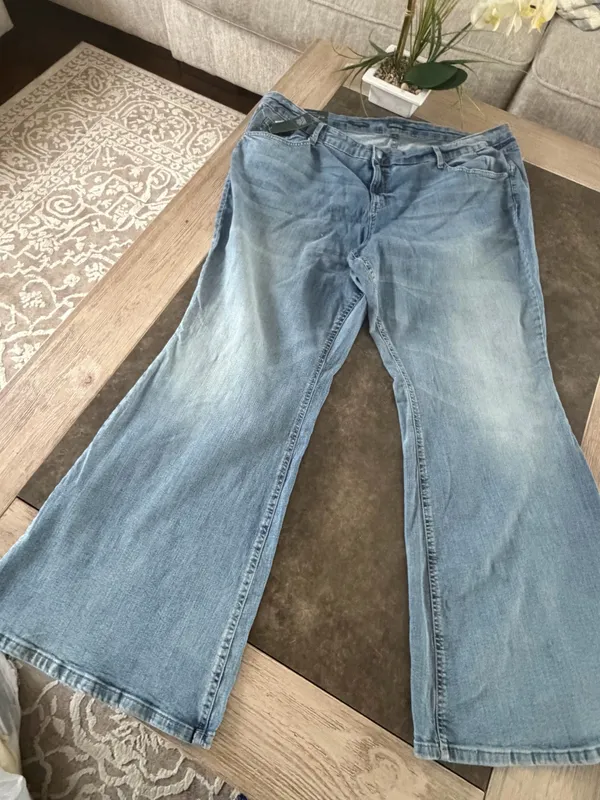 Women's Mid-Rise Flare Curvy Jeans - Wild Fable™ Light Wash 26 / 32 - Image 5