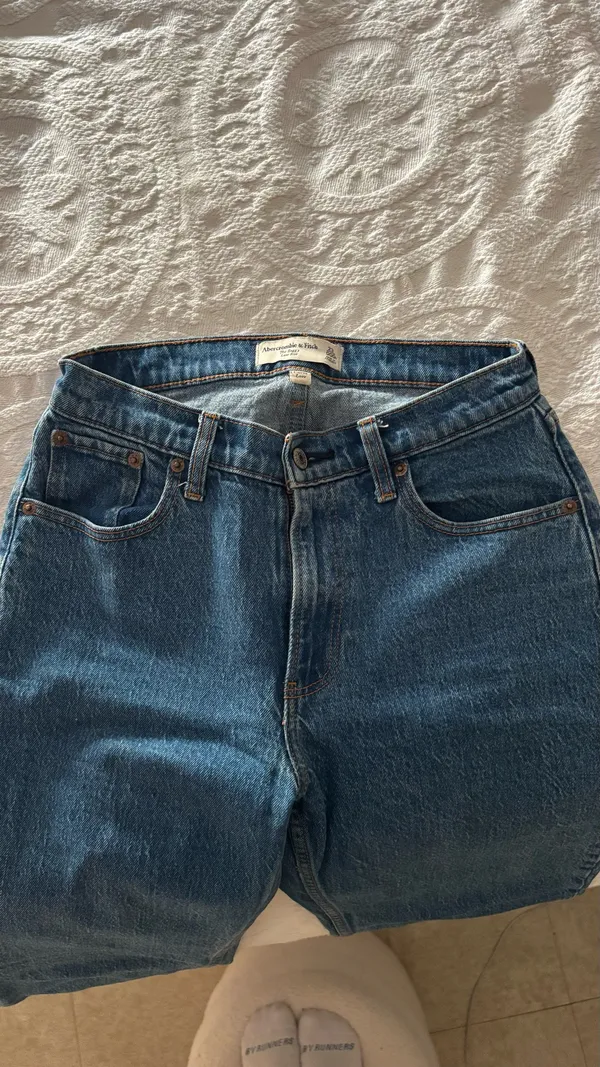 Abercrombie Curve Love Low-Rise Baggy Jeans - Image 2