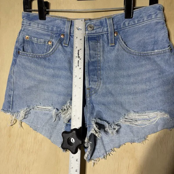 Levi's 501 Original Distressed Cut Off Denim Jean Shorts Women's 27 Light Wash - Image 4
