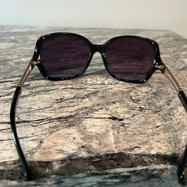 Jessica Simpson Elegant Black and Gold Sunglasses with Hard Case NWOT - Image 8