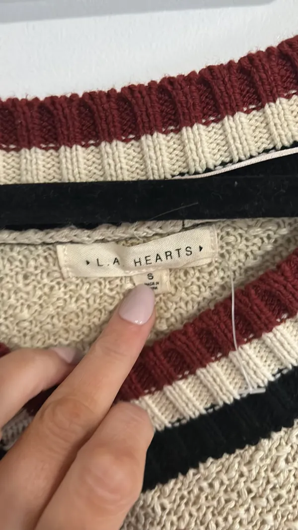 Cropped V Neck Sweater - Image 2