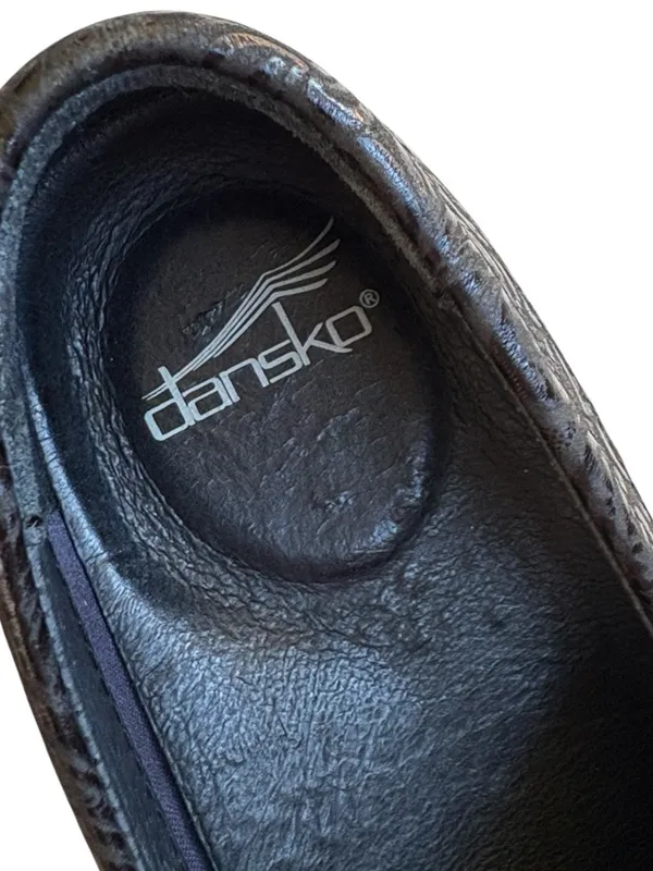 EUC Dansko Leather Embossed clogs Black Size 8 - Image 3