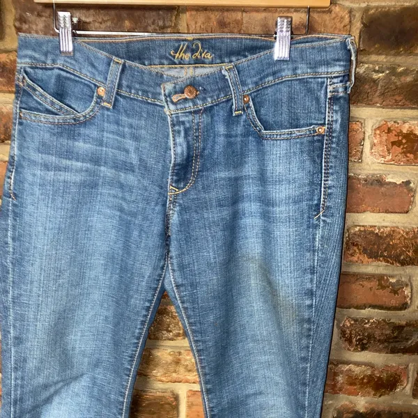 Old Navy Medium Wash Blue Denim The Diva Skinny Jeans Women's Size 8 Short - Image 2