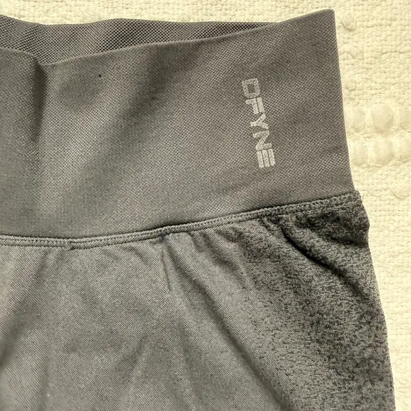 DFYNE Dynamic High Waisted Scrunch Seamless Shorts Dark Gray Small - Image 2