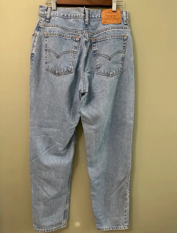 Vintage Levi’s 550 Women’s Light Blue Straight Leg Jeans 100% Cotton Size 12M - Image 2