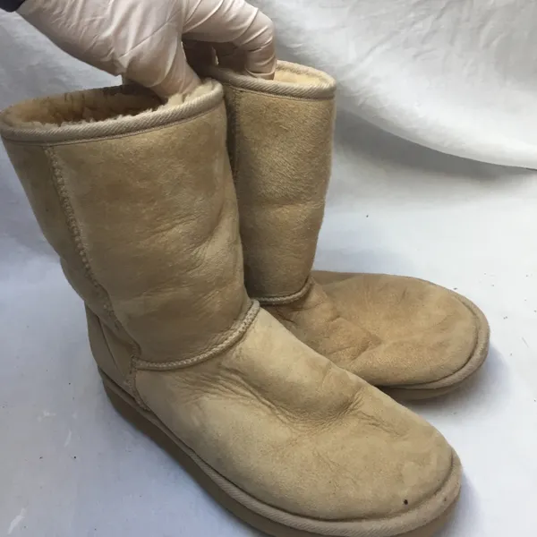 Short UGG Tan Boots Size: 7 - Image 2