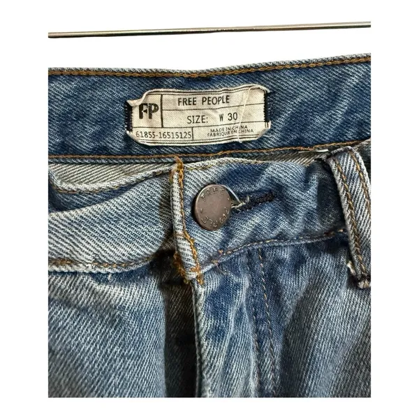 Free People Light Wash Distressed Holey High Waisted Mom Straight Jean Size 30 - Image 5
