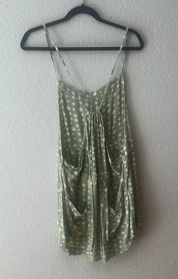 Sisstrevolution Romper – Size L Light and breezy romper in a soft sage green with white floral polka dot print. Made by Sisstrevolution, known for its beachy, boho style. Adjustable spaghetti straps, flowy fit, and lightweight fabric – perfect for summer days or a casual day out. Size: Large | In excellent condition Only one available! #SisstrevolutionStyle #RomperSeason #SizeL #BohoVibes #SecondHandWithStyle #EllaSecondLife #PreLovedFashion #LightAndLovely #BeachyLook - Image 2