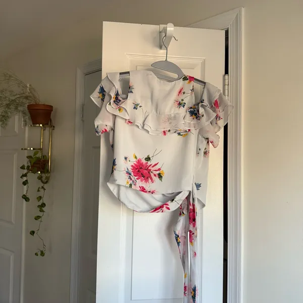 Astr the Label Off Shoulder Light Blue Floral Ruffle Wrap Tie Blouse Top Small - Image 4