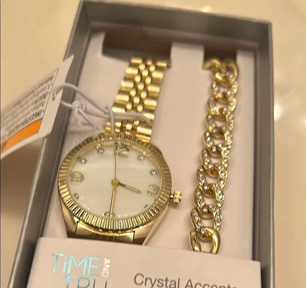 Time and Tru Gold Watch and Bracelet Set Elegant Accessories - Image 14