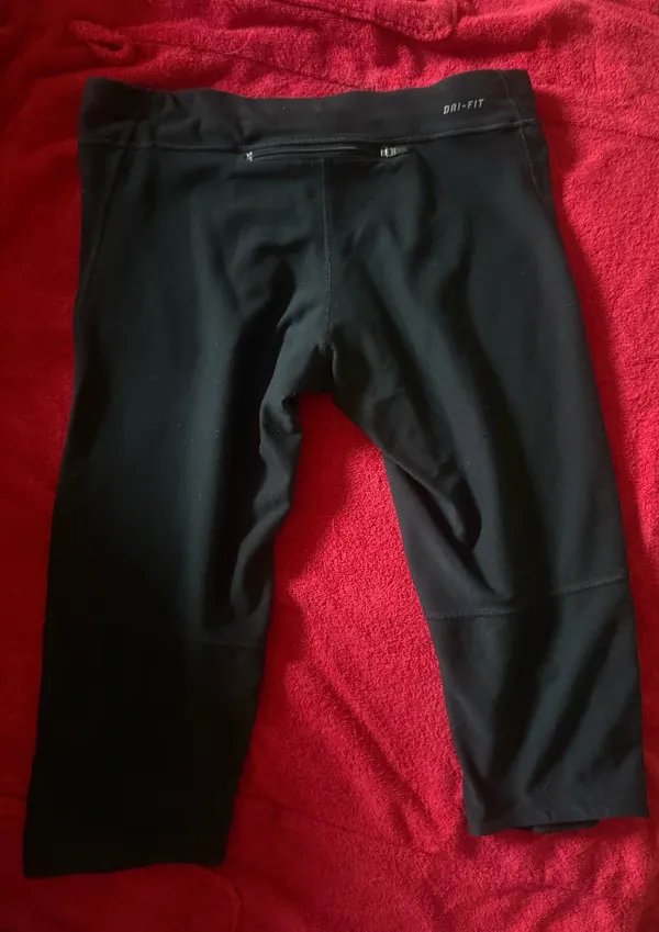 Nike Capri Dri-Fit Leggings Black Medium - Image 6