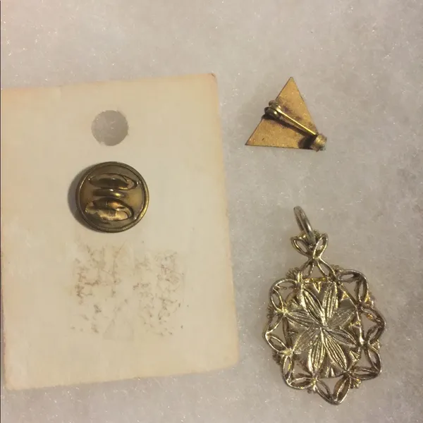 3 religious pendant / pins Gold - Image 5