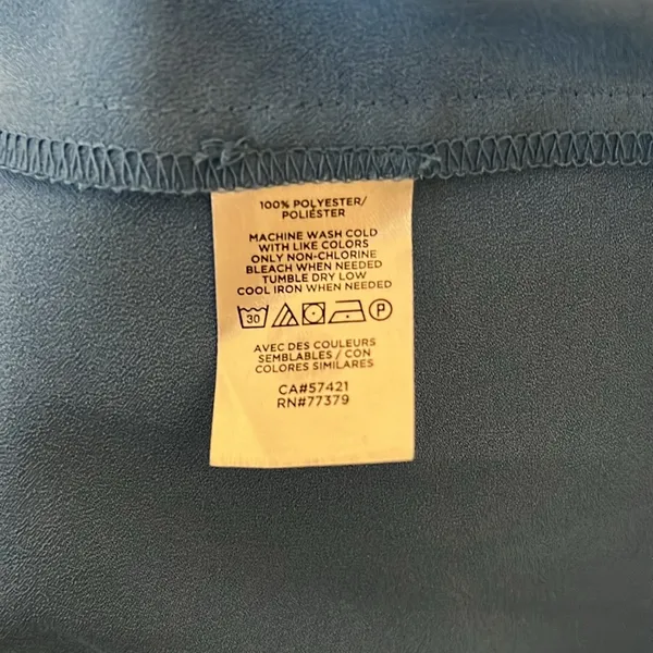 Ann Taylor satin sleeveless blouse in blue in size Medium - Image 5