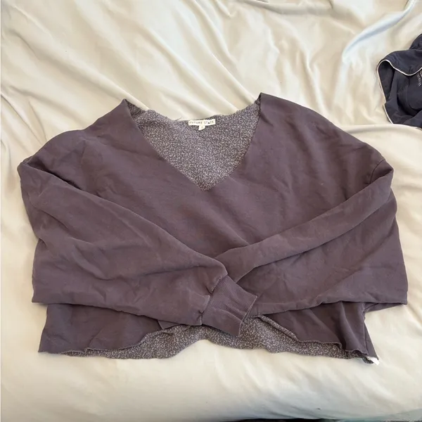 Urban Outfitters Casual Off-Shoulder Cropped Sweatshirt - Image 2