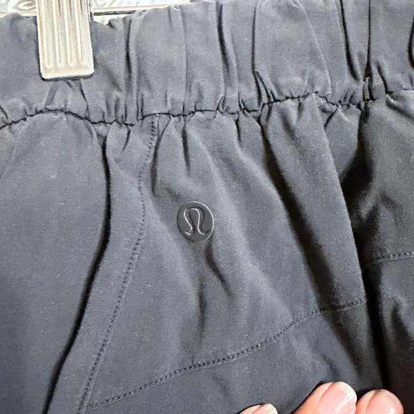 Lululemon Keep Moving Pant 7/8 High Rise Black W5CUYS Size 6 Pleated Tapered - Image 5