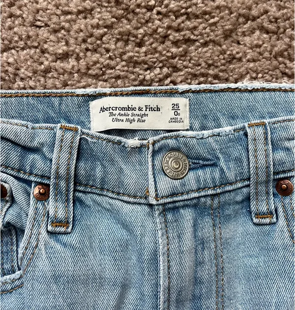 Abercrombie Ultra High-Rise Straight Jeans - Image 3