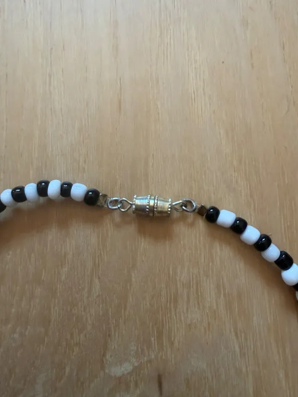 Handmade Black & White Glass Seed Bead Choker Necklace Screw Clasp 15.5" - Image 2