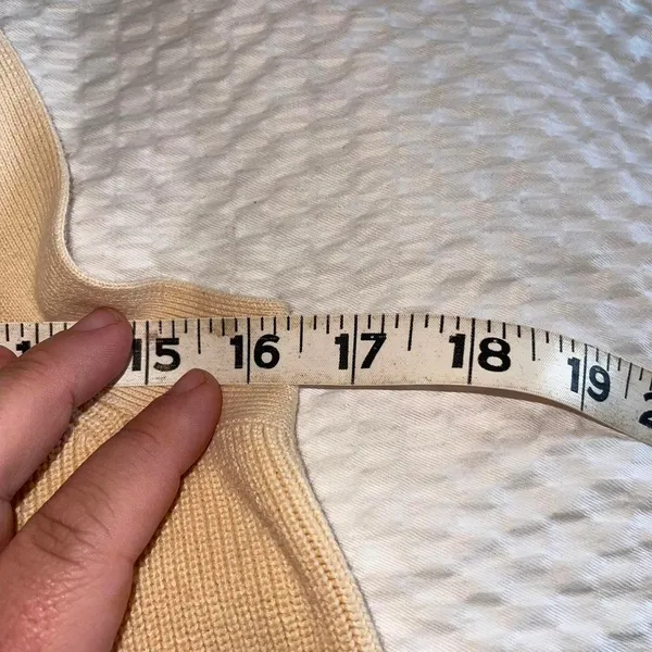 Banana Republic Cream Ribbed Tank - Size Large - Image 4
