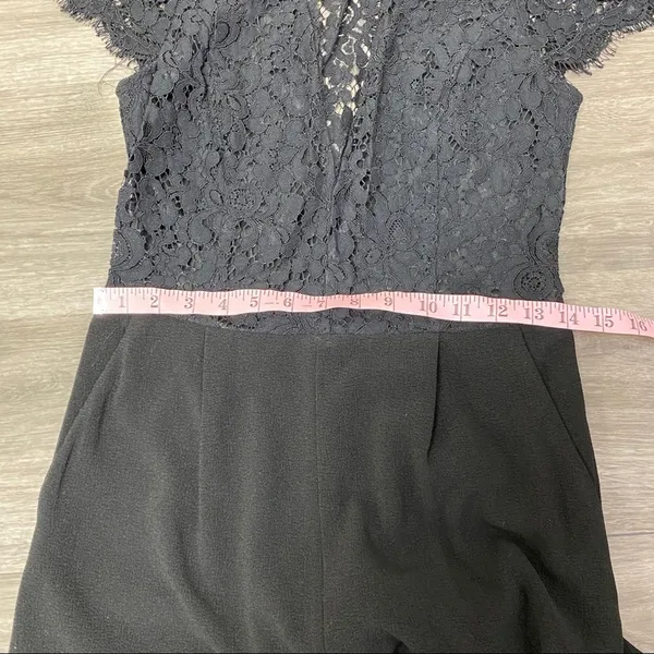 Dynamite Black Lace V Neck Jumpsuit Cap Sleeve Pockets Small - Image 6