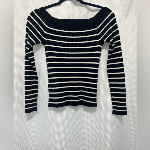 Abercrombie & Fitch Navy and White striped off the shoulder sweater - Image 8