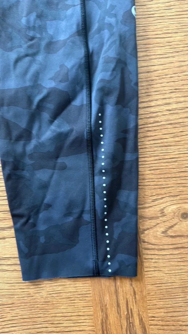 Lululemon Black Camo Leggings 25" - Image 5