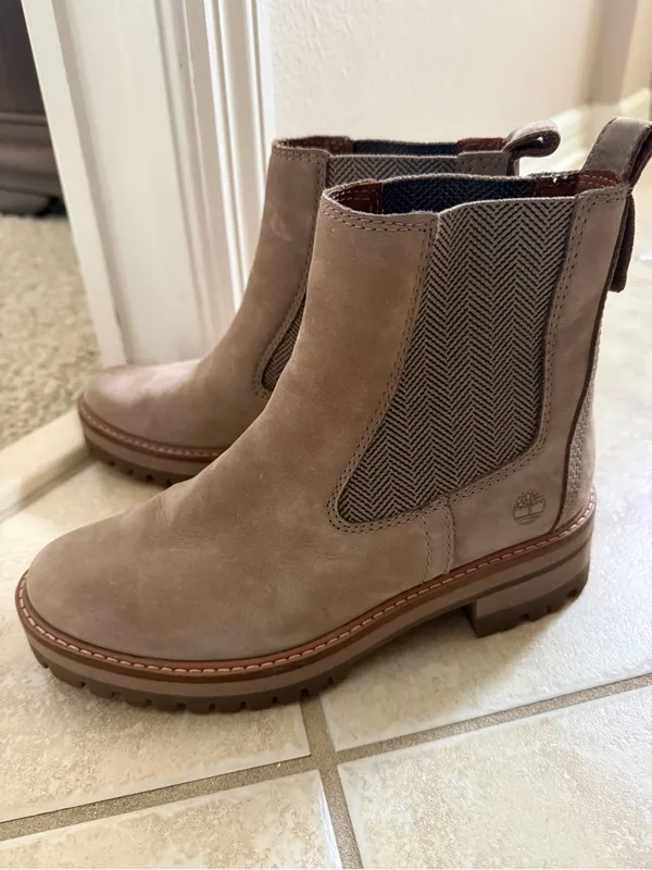 Timberland Women’s Taupe Suede Chelsea Boots size 6 - Image 4