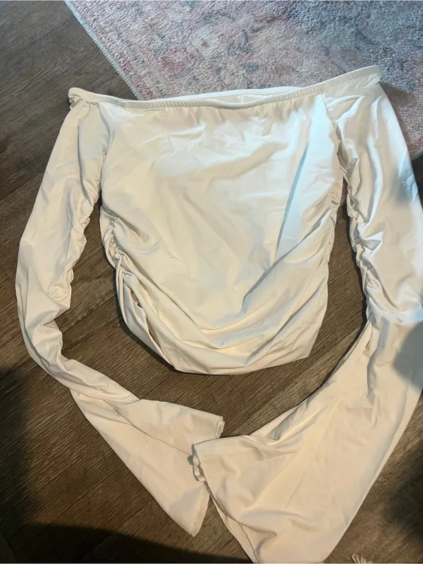 Edikted Off-Shoulder Long Sleeve Ruched Top in White - Image 3