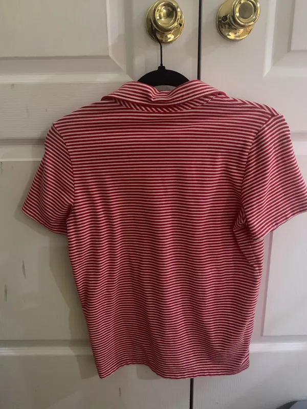 Red white stripped vineyard vines golf shirt - Image 2