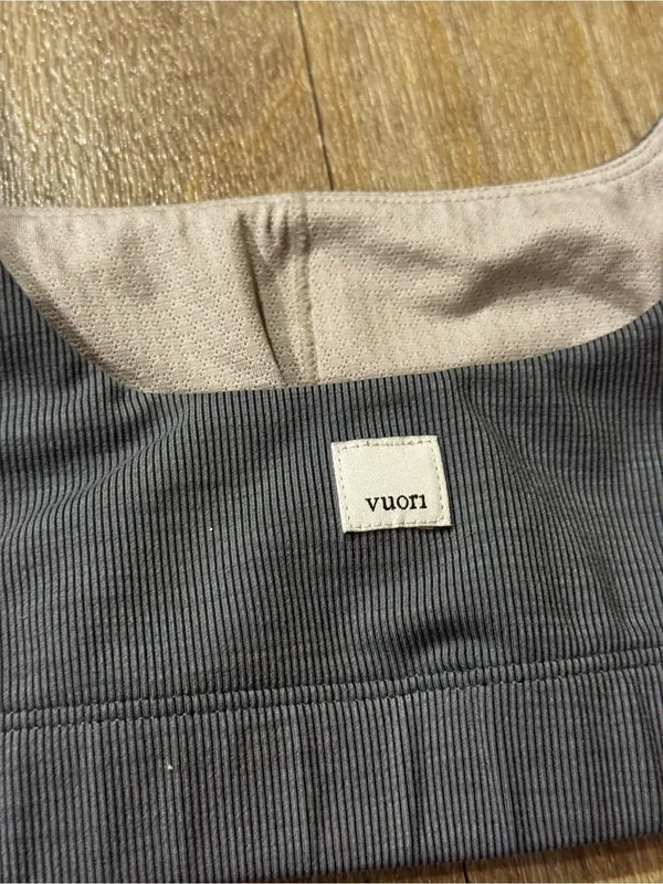 Vuori Grey Straight Scoop Neckline Size Small - Image 3