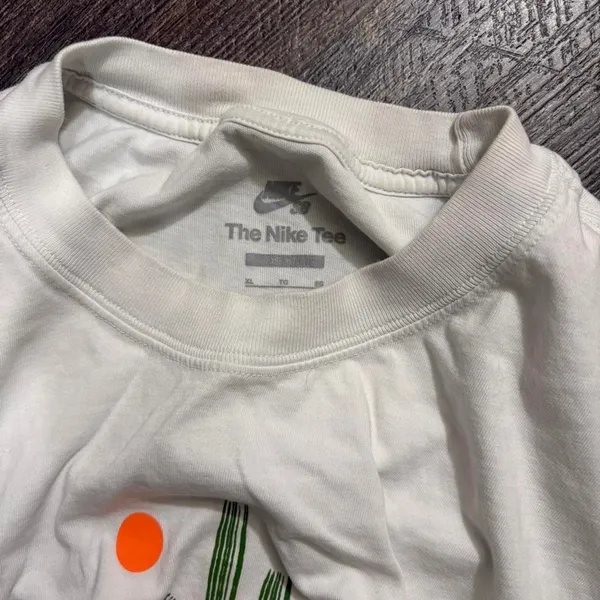 Nike‎ white cactus tee, crop top small flaw Size L - Image 2