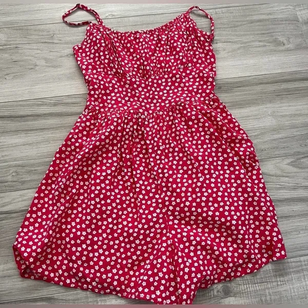 Hollister Floral Print Romper Smocked Open Back With Pockets size small - Image 3