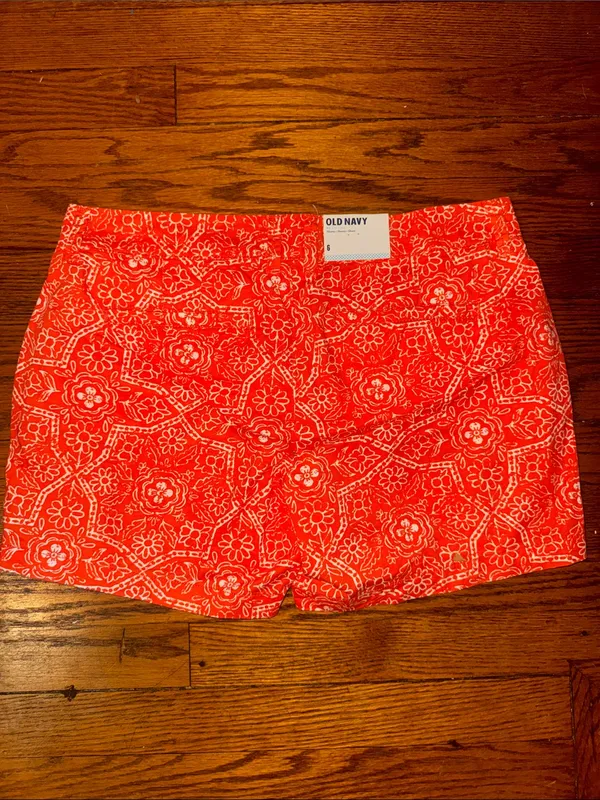 Old Navy Coral-White Floral Print Shorts - Image 2