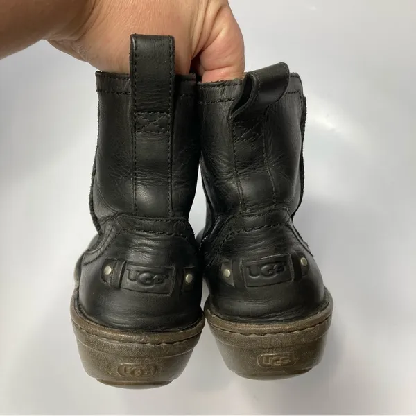 UGG Neevah short boot‎ black leather Shearling lined size 7 - Image 7