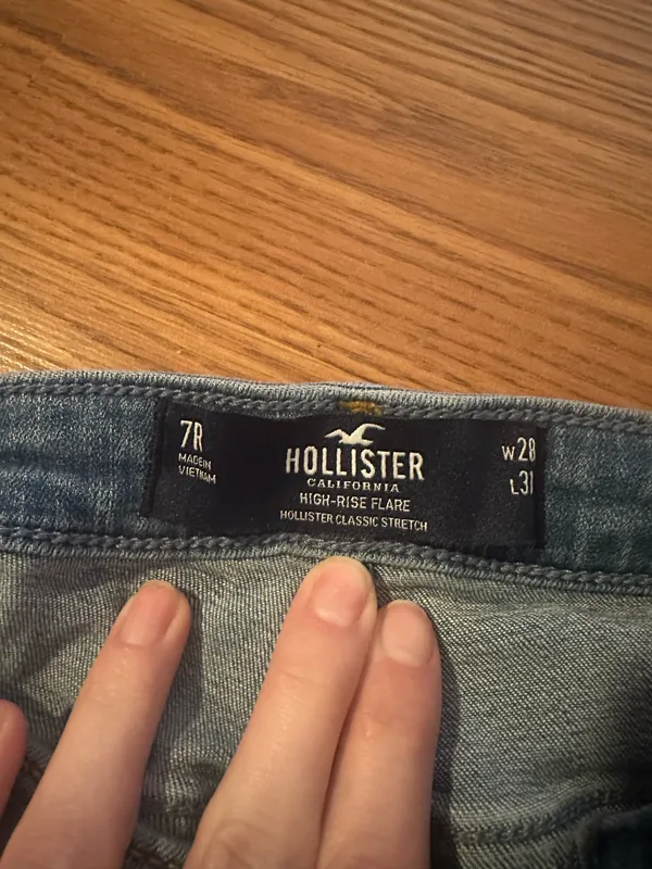 Hollister High-Rise Flare Jeans - Image 4