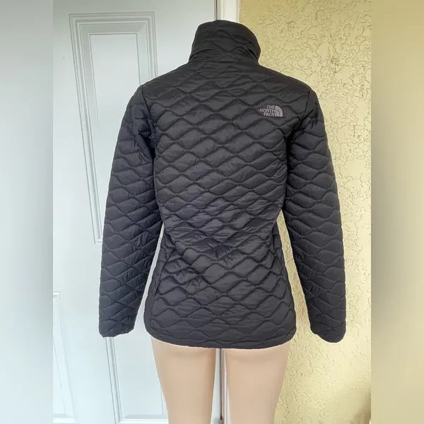 The North Face Women's Black Puffer Jacket - Image 3
