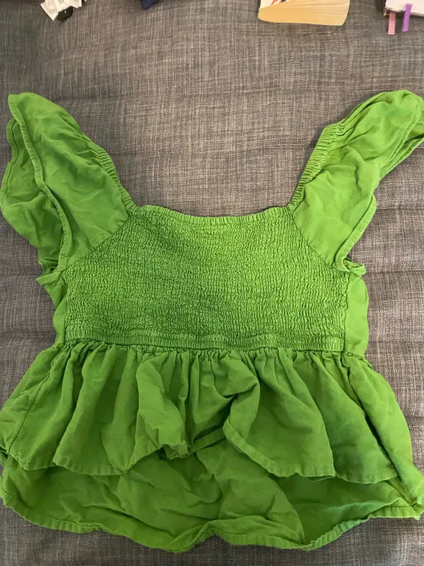 Forever 21 the cutest green blouse - Image 2