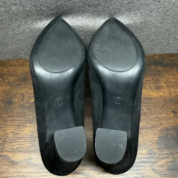 Heel the World Black Faux Suede Pointed Toe Block Heel Pumps Size 7 T21P004458 - Image 6