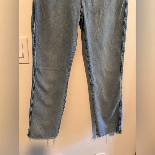 7 For All Mankind Luxe Vintage Edie With Cut Off Hem‎ in Light Blue Wash S28 - Image 4