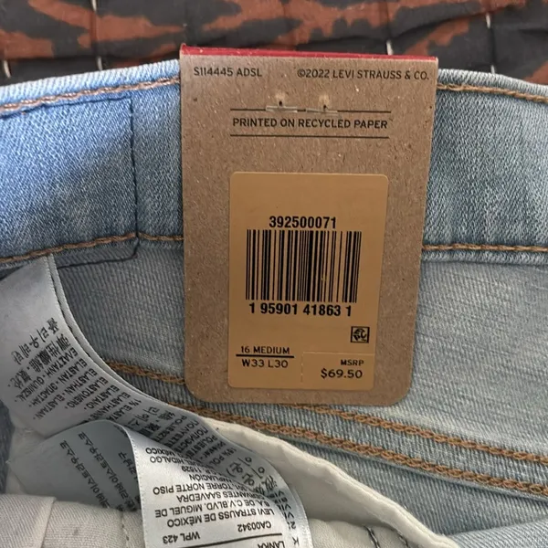 NWT mid rise classic straight Levi’s Light Blue Denim size 16 med 33 x 30 - Image 8