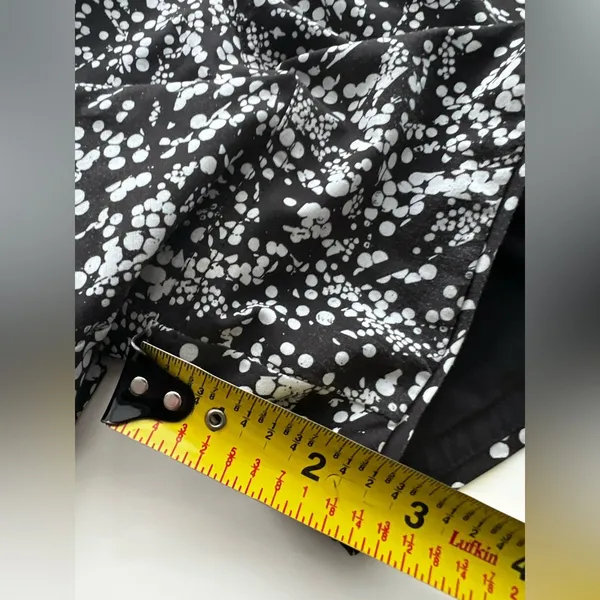 Lululemon black dot print Reversible shorts 6 - Image 5