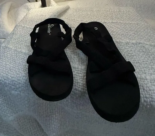 Islander Black Women's Sandals Size 5.5 - Image 2