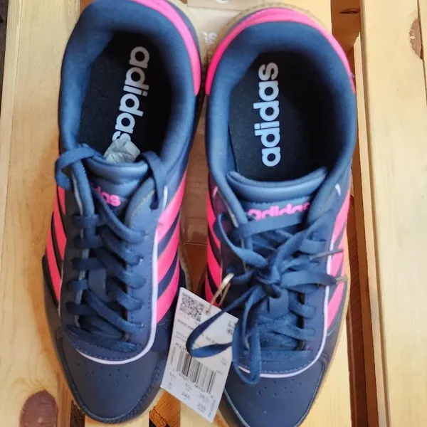 NWT Adidas blue and pink Size 6 WOMENS - Image 2
