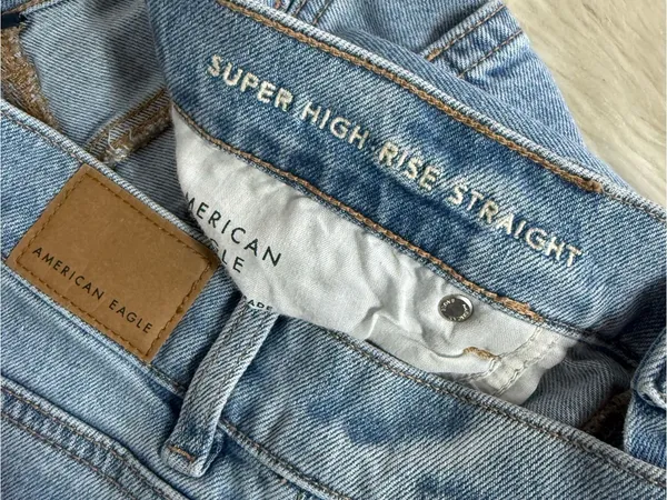 American Eagle Super High Rise Straight Jeans Size 10 Regular Light Wash Stretch - Image 4