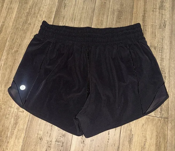 Lululemon Hotty Hot Shorts Black 2.5" High-Rise - Image 2
