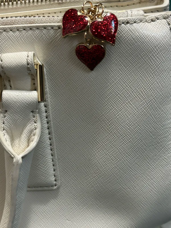 Red and yellow heart keychains - Image 5